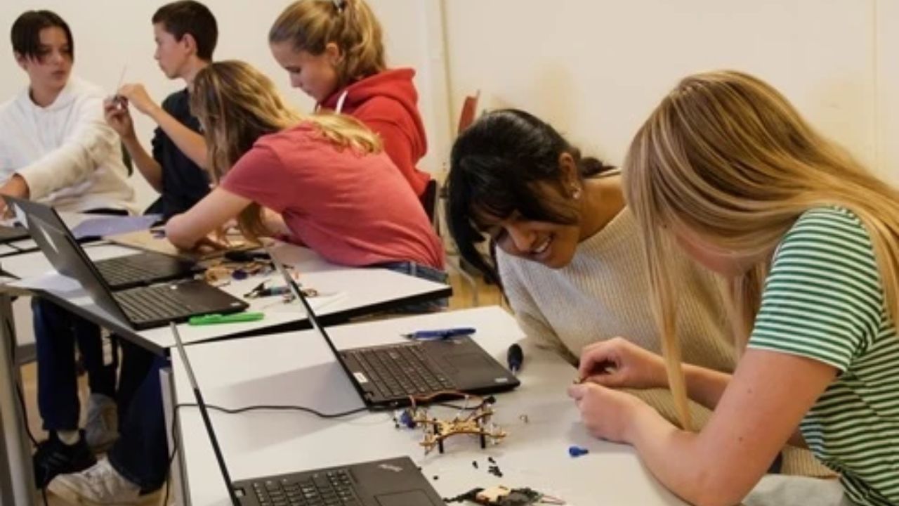 Build, Code and Fly: How the MakeKit Air:bit 2 Brings Coding to Life in Your Classroom