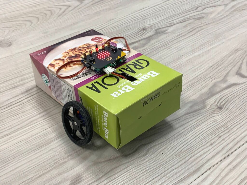 MakeKit Wheel:bit – micro:bit Robot Car