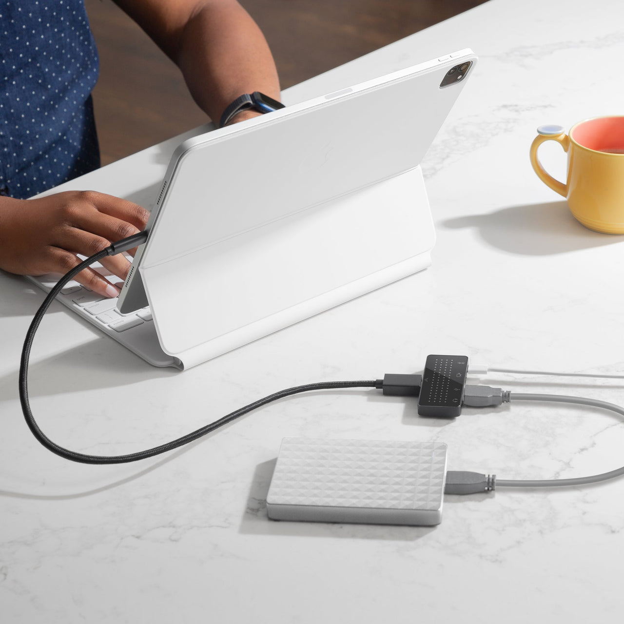StayGo Mini USB-C Hub for iPad and Macbook - Twelve South